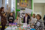 Školáci z Olomouce pod vedením patronky Kristýny pomáhají opuštěným zvířatům. Přemýšlíte o uspořádání vlastní dobročinné akce? Přidejte se k Dobro-druhům a získejte naši podporu (foto Nadace Via)